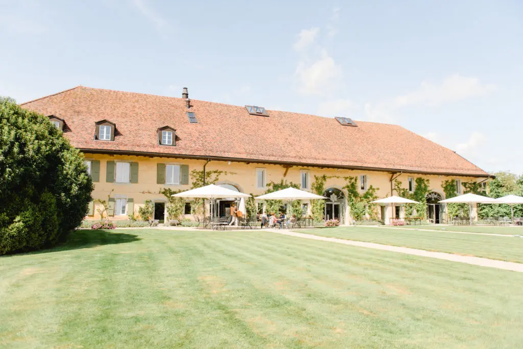 mariage, portes des iris, Morges, photographe de mariage portes des iris, photographe de mariage Provence, wedding photographer Drome Provence, wedding engagement session, tenue demoiselle d'honneur, photographe mariage Suisse