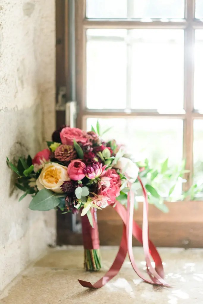mariage, portes des iris, Morges, photographe de mariage portes des iris, photographe de mariage Provence, wedding photographer Drome Provence, wedding engagement session, tenue demoiselle d'honneur, photographe mariage Suisse