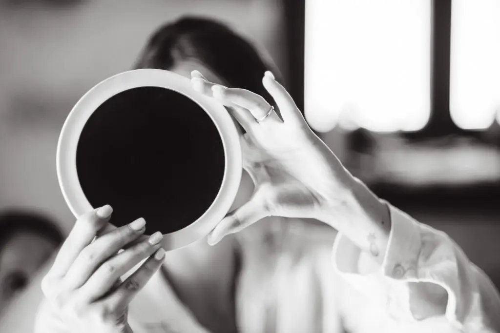 mariage, portes des iris, Morges, photographe de mariage portes des iris, photographe de mariage Provence, wedding photographer Drome Provence, wedding engagement session, tenue demoiselle d'honneur, photographe mariage Suisse