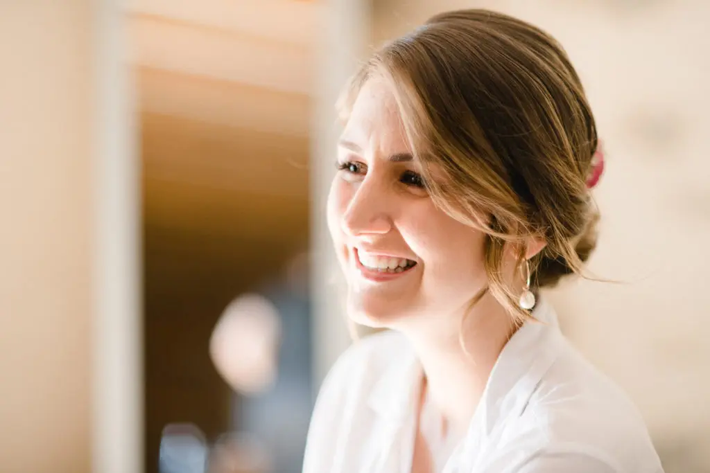 mariage, portes des iris, Morges, photographe de mariage portes des iris, photographe de mariage Provence, wedding photographer Drome Provence, wedding engagement session, tenue demoiselle d'honneur, photographe mariage Suisse