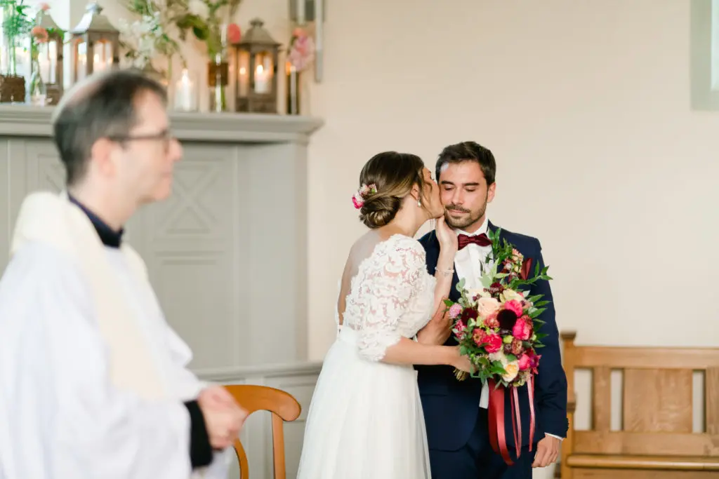 mariage, portes des iris, Morges, photographe de mariage portes des iris, photographe de mariage Provence, wedding photographer Drome Provence, wedding engagement session, tenue demoiselle d'honneur, photographe mariage Suisse