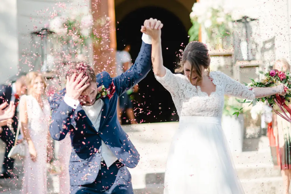 mariage, portes des iris, Morges, photographe de mariage portes des iris, photographe de mariage Provence, wedding photographer Drome Provence, wedding engagement session, tenue demoiselle d'honneur, photographe mariage Suisse