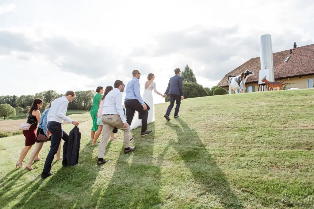 mariage, portes des iris, Morges, photographe de mariage portes des iris, photographe de mariage Provence, wedding photographer Drome Provence, wedding engagement session, tenue demoiselle d'honneur, photographe mariage Suisse