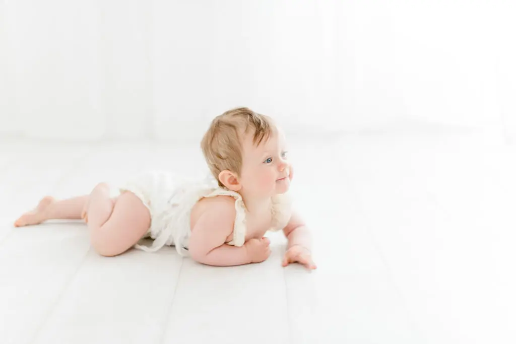 formation photo, séance photo bébé, séance photo famille, family session, white session, doux, épuré, blanc, photo enfant, photo bébé,, studio photo Gland, studio photo Morges, photographe Nyon, photographe Mies, photographe coppet, studio photo Nyon