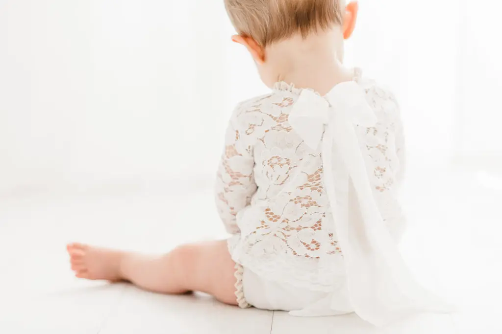 formation photo, séance photo bébé, séance photo famille, family session, white session, doux, épuré, blanc, photo enfant, photo bébé,, studio photo Gland, studio photo Morges, photographe Nyon, photographe Mies, photographe coppet, studio photo Nyon