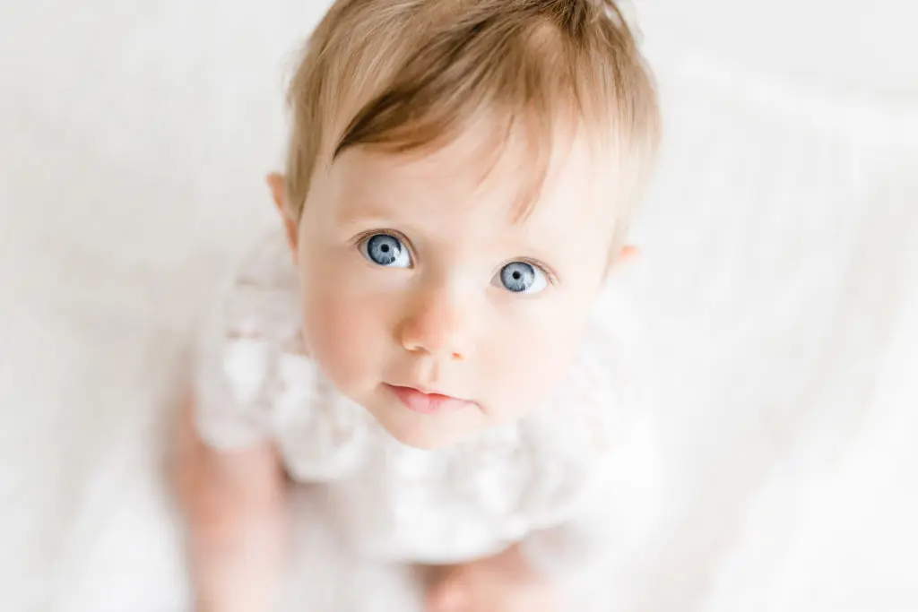 formation photo, séance photo bébé, séance photo famille, family session, white session, doux, épuré, blanc, photo enfant, photo bébé,, studio photo Gland, studio photo Morges, photographe Nyon, photographe Mies, photographe coppet, studio photo Nyon