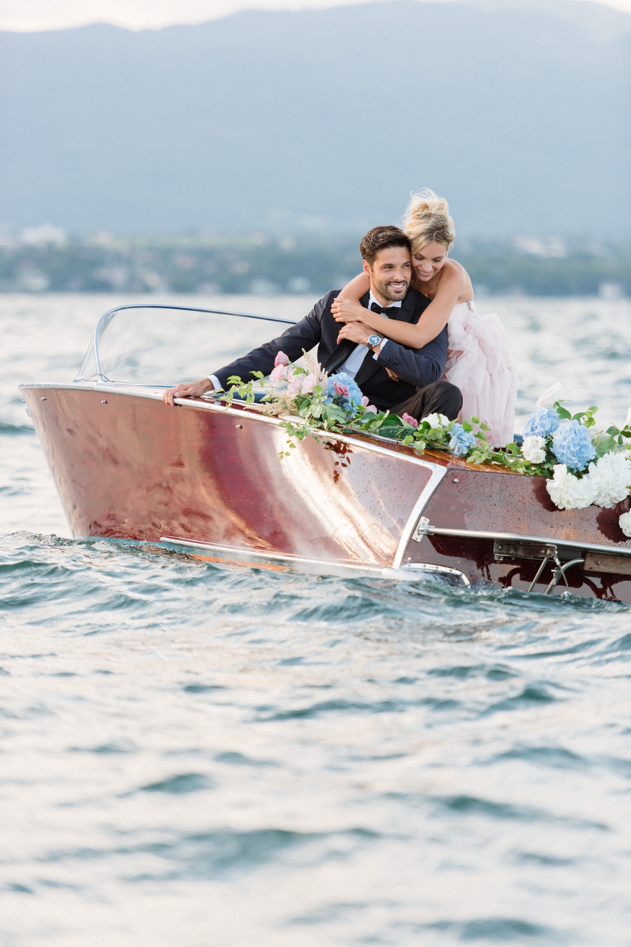 photographe de mariage, Genève, photographe Lausanne, portes des iris, mariage lac leman, bateau Leman, robe de mariée, wedding, photographe mariage provence